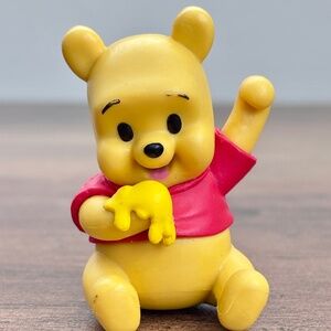 VINTAGE Disney Baby Winnie the Pooh PVC Figure Sitting Eating Honey in Hand Toy